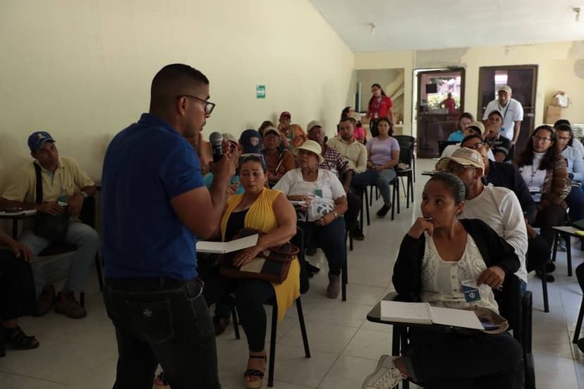 Investigador de AGROSAVIA explicando la App